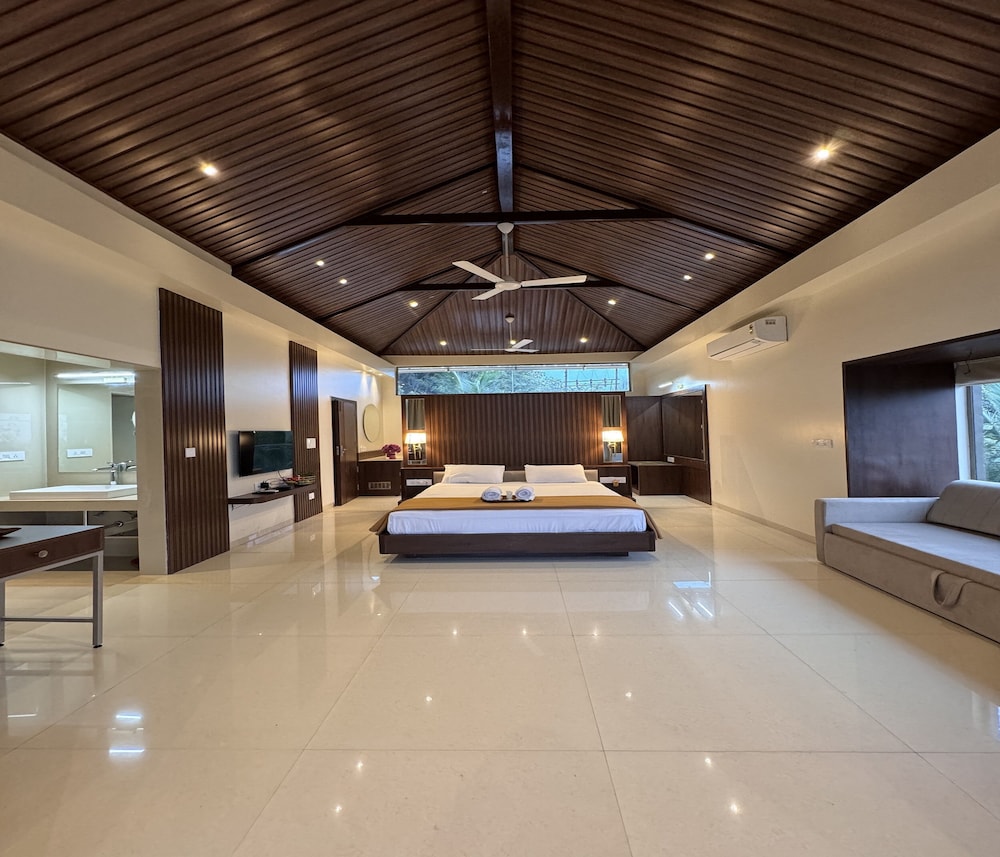Orchard Suite with Bathtub