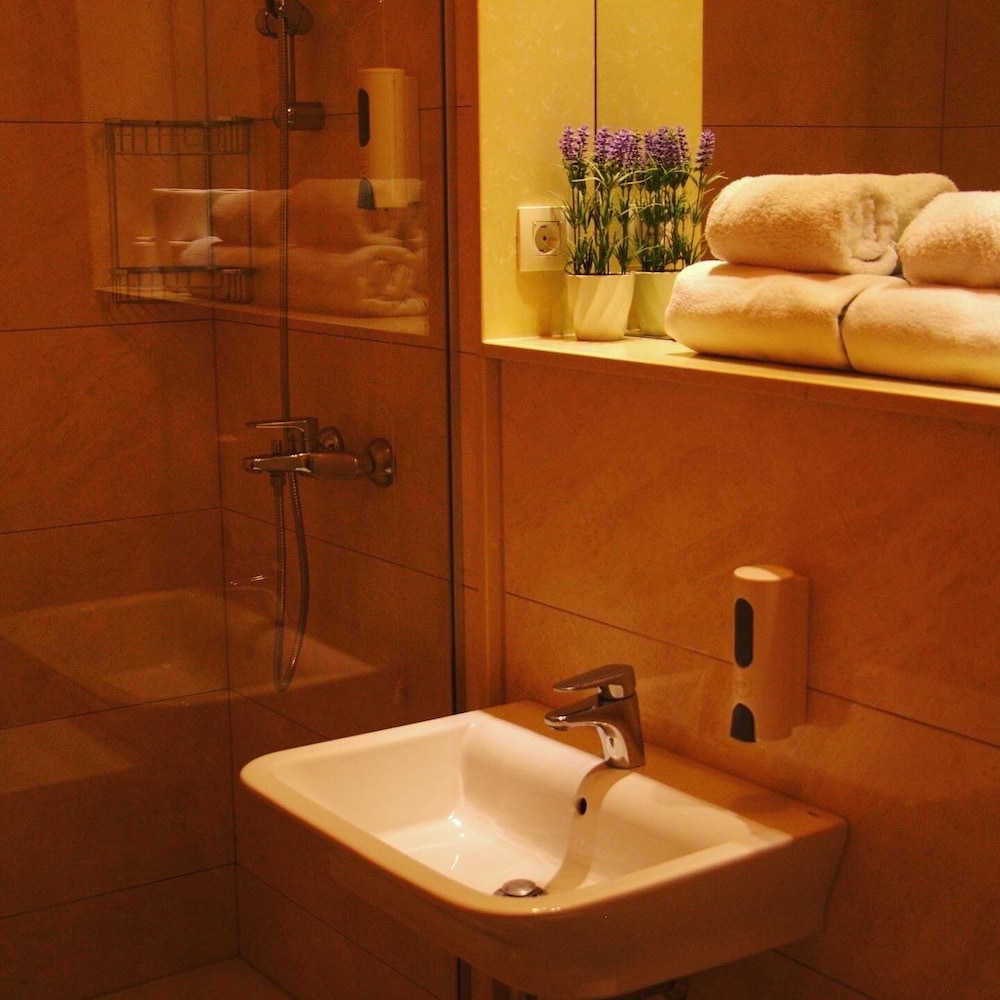 Comfort Double Room, City View, Corner photo 2