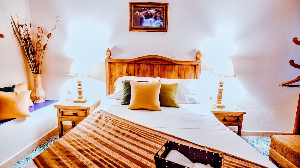 Traditional Single Room, 1 Queen Bed with Sofa bed, Garden View photo 1