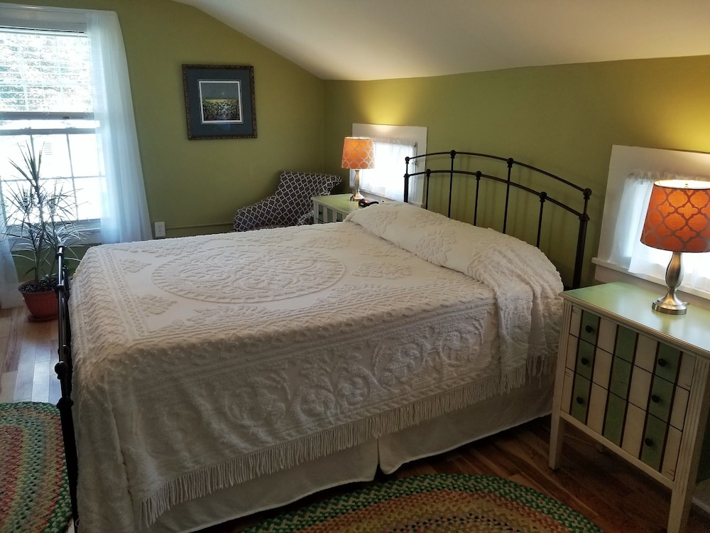 Guest Room 1 / Queen Bed Room with an Exclusive Private Hall Bath photo 1