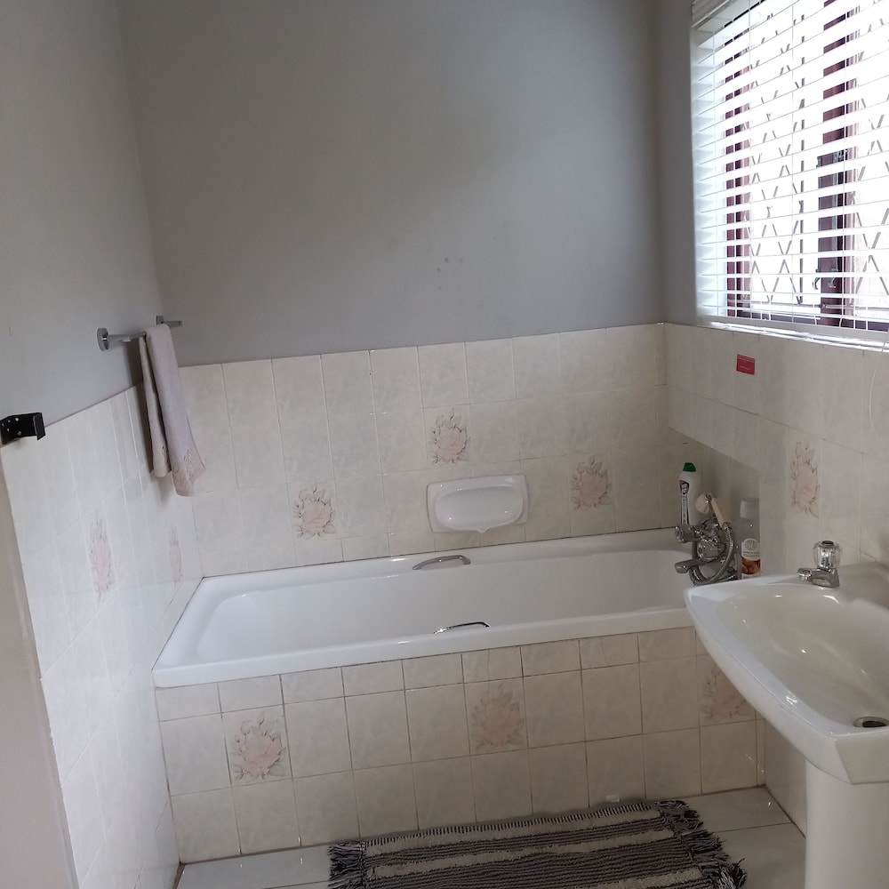 House, 2 Bedrooms, Garden View photo 2
