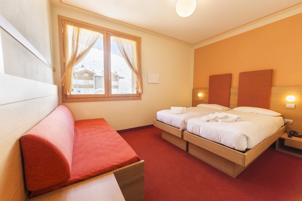 Basic Triple Room photo 3