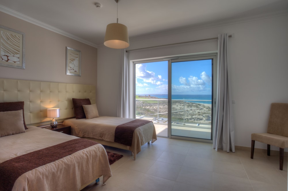 Deluxe Townhome, 3 Bedrooms, Sea View, Sea Facing photo 3