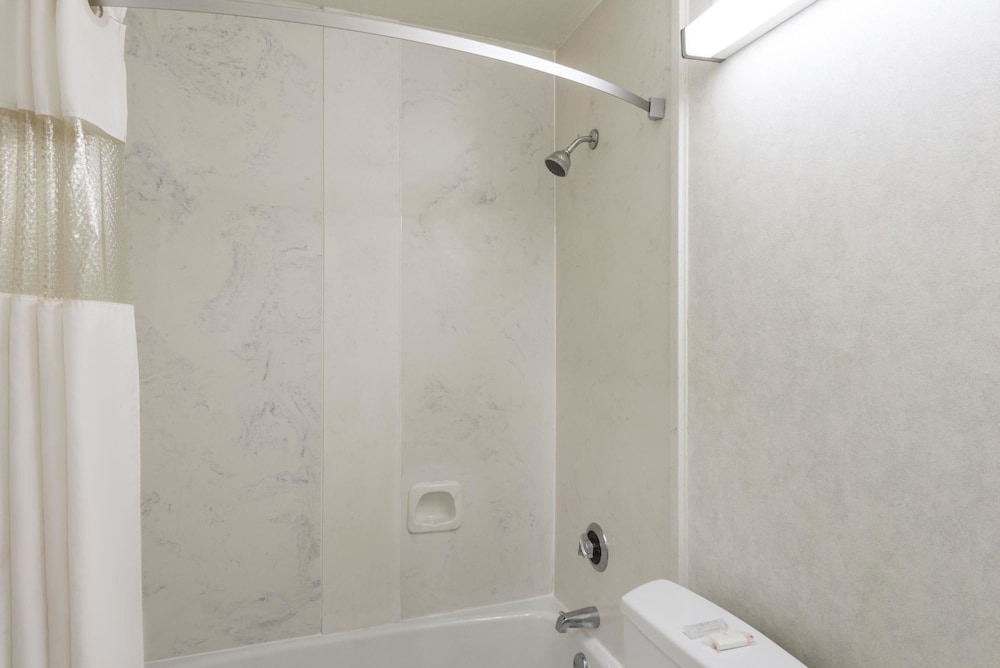 Standard Room, 1 King Bed - Photo 4