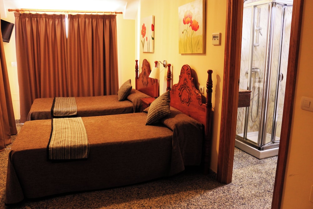 Double Room - Photo 9