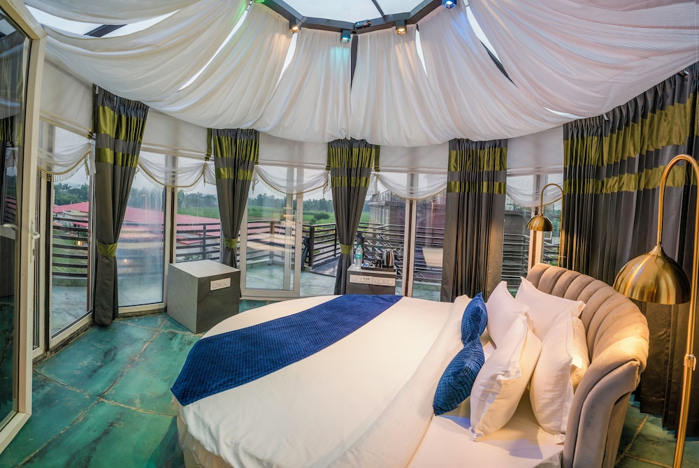 Honeymoon Room photo 2