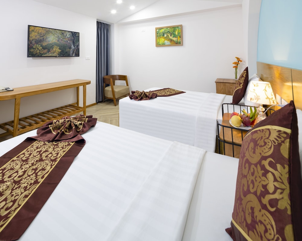 Deluxe Twin Room, Balcony, City View - Photo 2