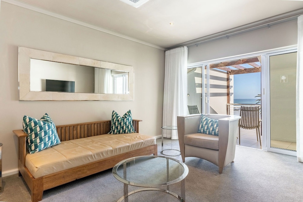 Sea View Suite - Photo 2