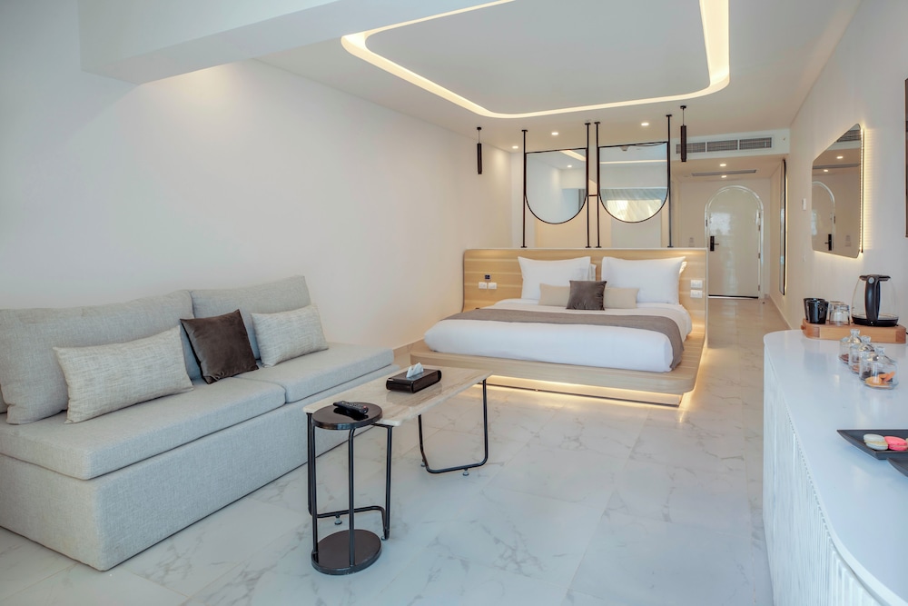 Deluxe Swim-Up Room - Photo 5