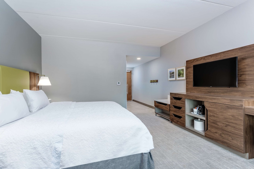 Room, 1 King Bed, Accessible, Bathtub - Photo 3
