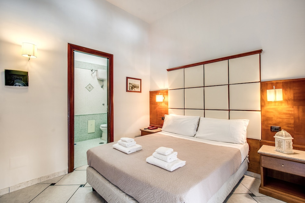 Standard Double or Twin Room - Photo 13