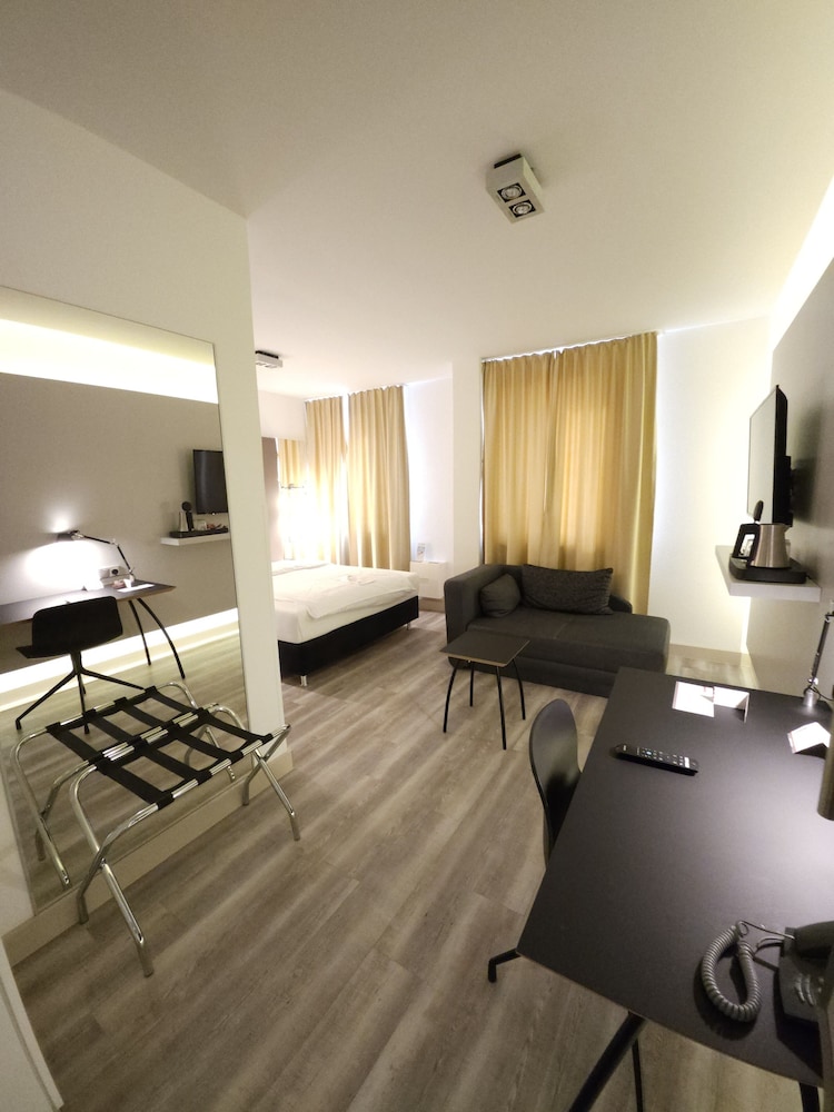 Basic Single Room - Photo 5