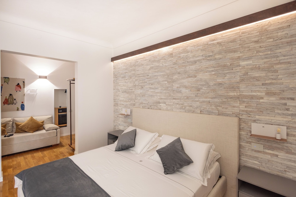 Deluxe Room, Balcony, City View