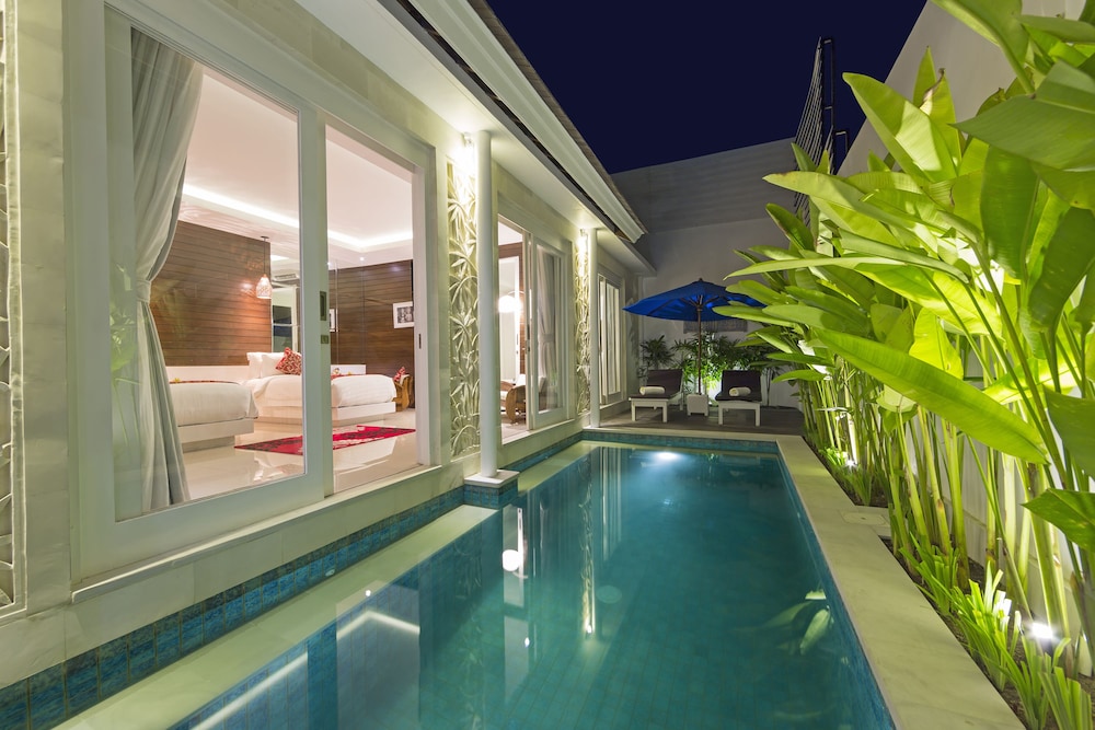 Stereo Pool Villa