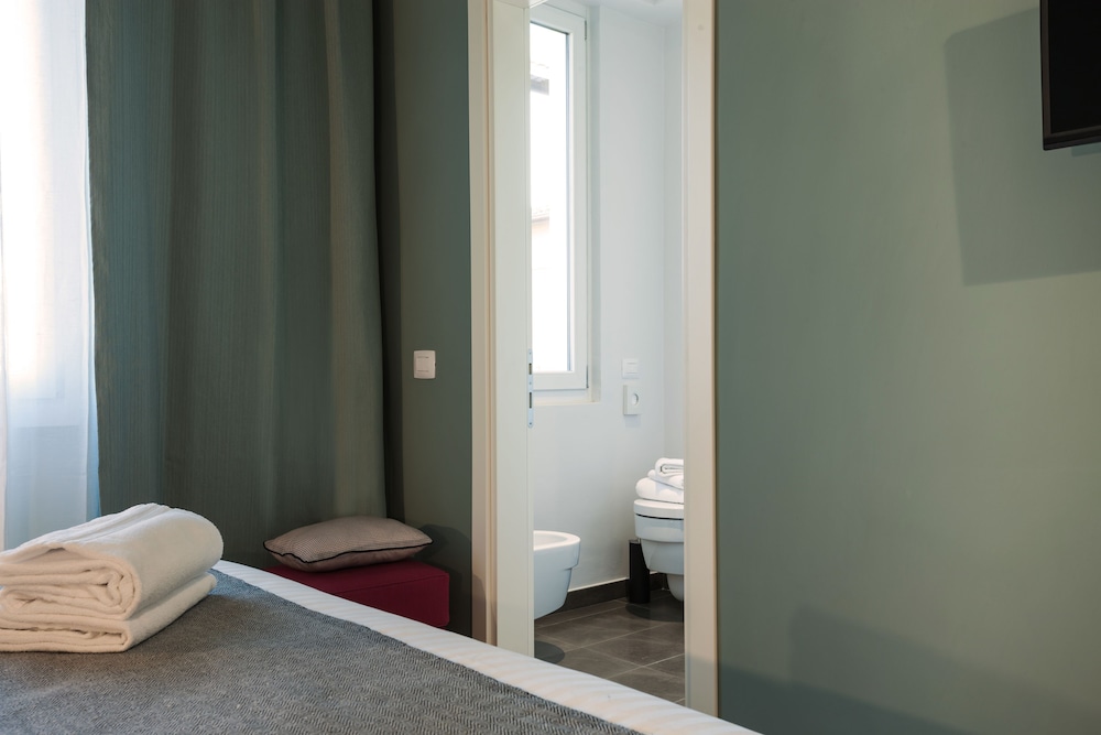 Standard Double Room Single Use, City View photo 3