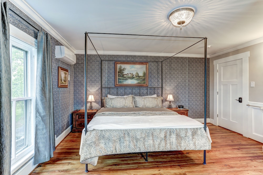 Overlook Room