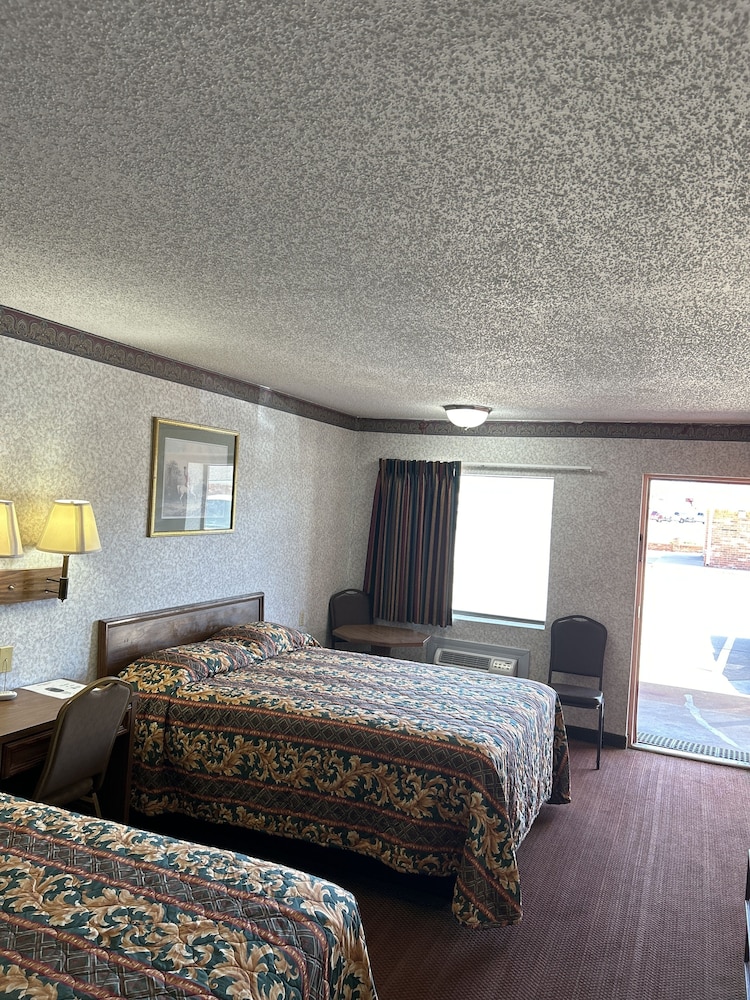 Standard Room, 2 Queen Beds, Smoking photo 3