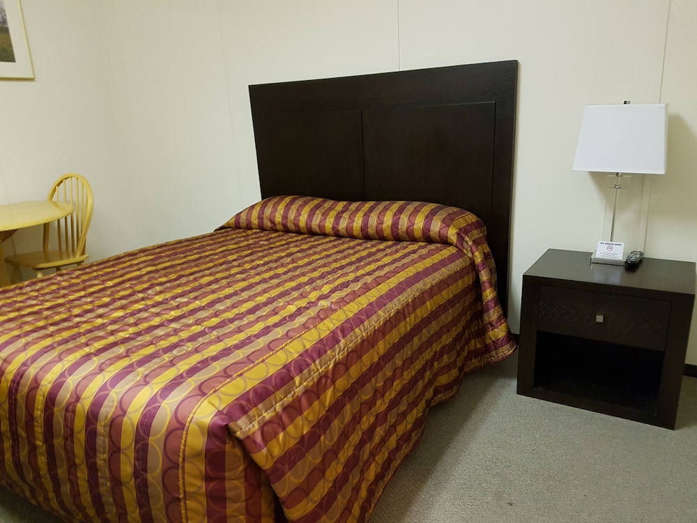 Standard Room, 1 Queen Bed photo 2