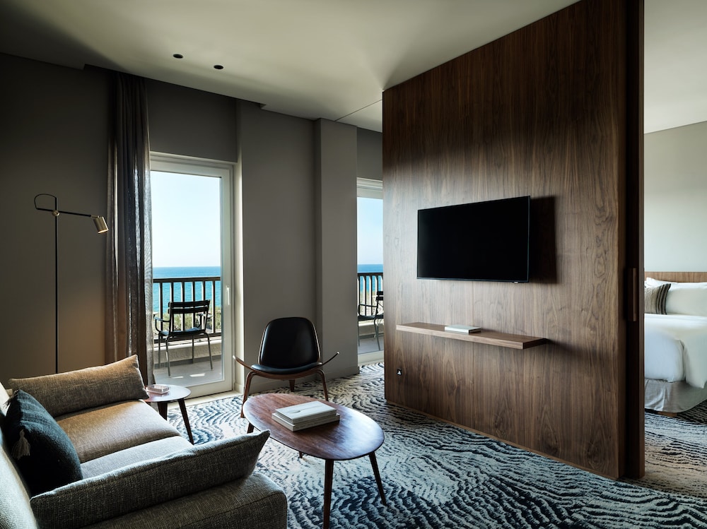 Deluxe Suite with Sea View photo 1