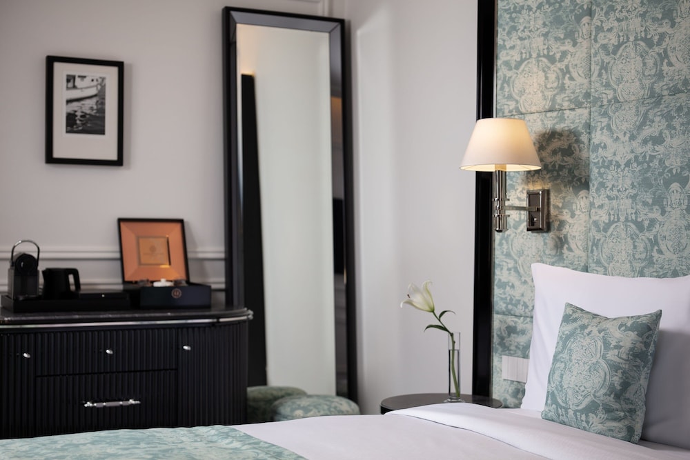 Grand Room, 1 King Bed (View)