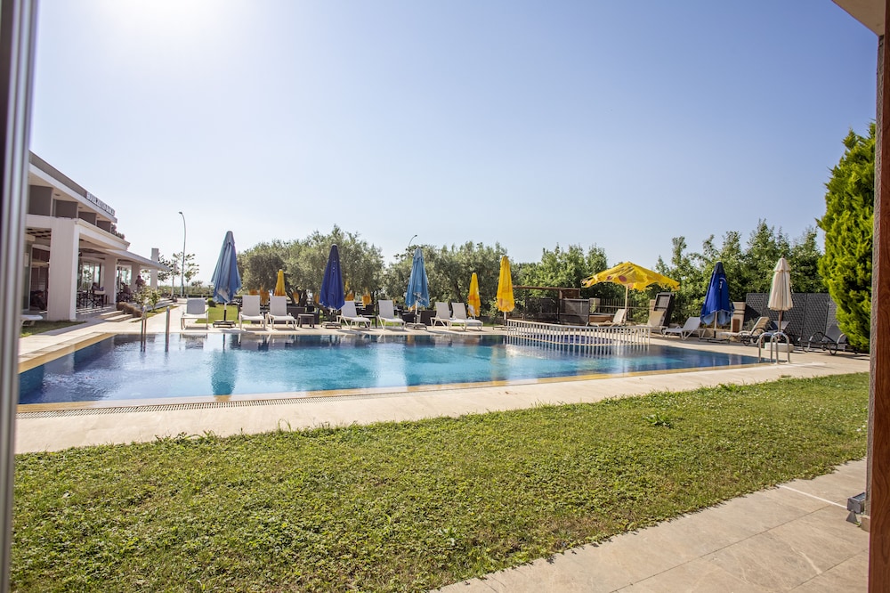 Standard Room, Pool View photo 2