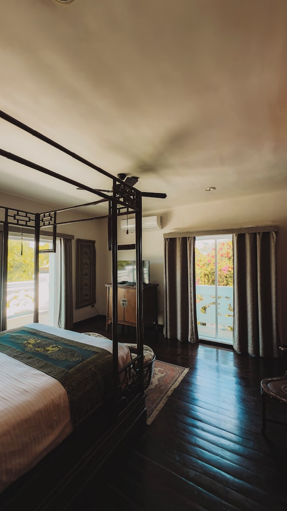 Junior Suite, 1 Queen Bed - Photo 3