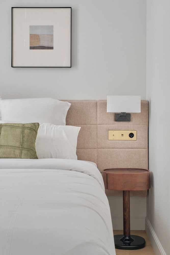Deluxe One-Bedroom Apartment with City View 303