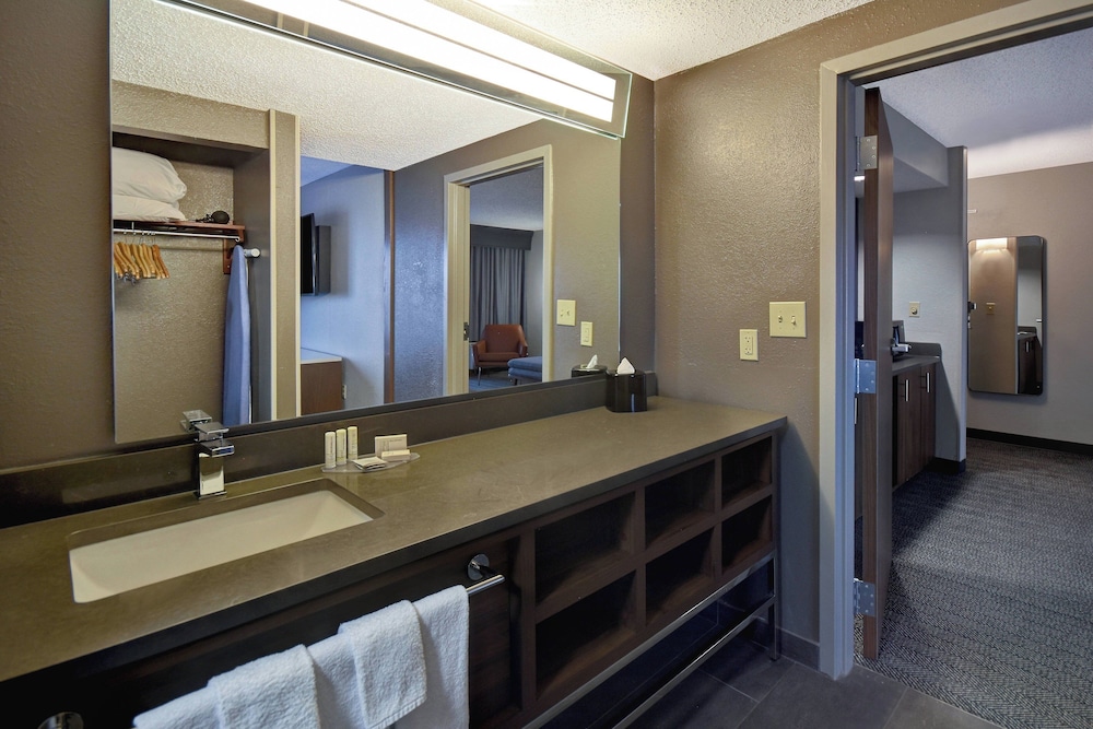 Suite, 1 King Bed with Sofa bed, Balcony - Photo 2