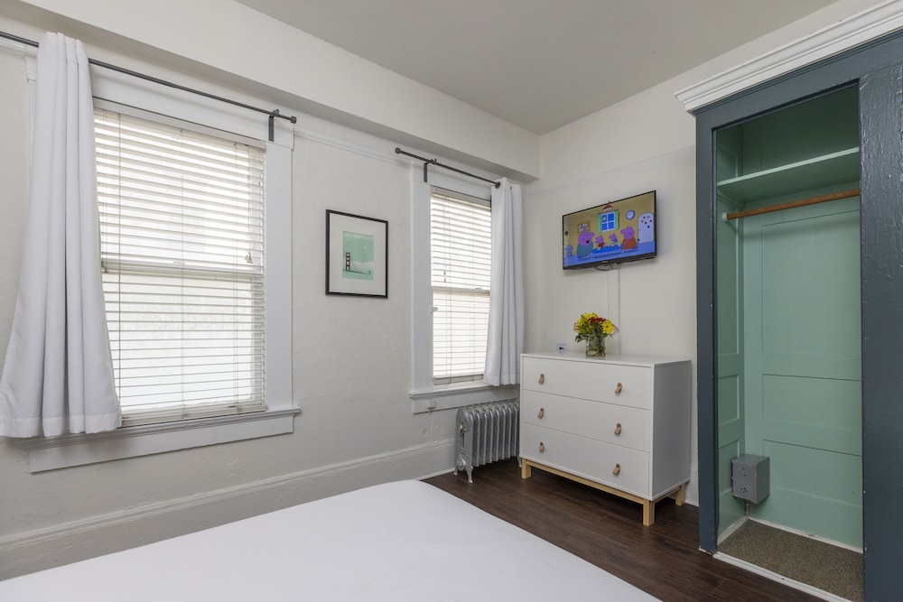Economy Double Room, Private Bathroom - Photo 13