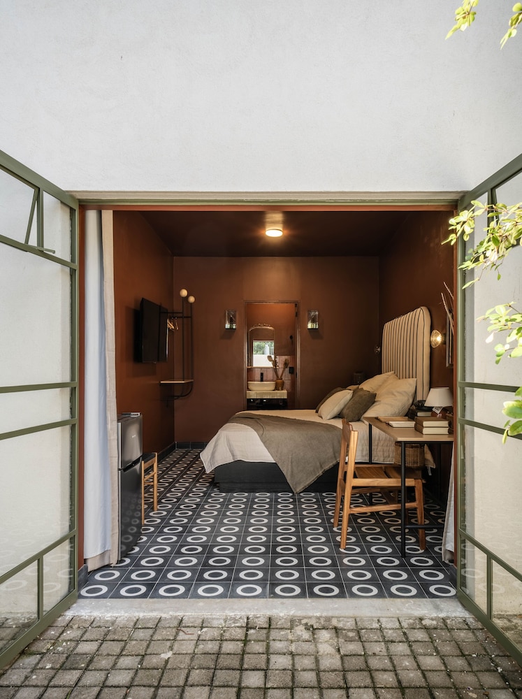 Comfort Room, 1 King Bed, Private Bathroom