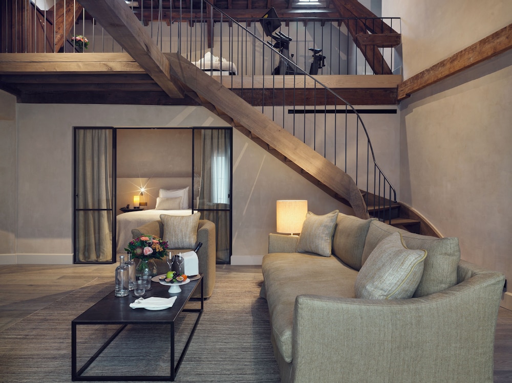 One Bedroom Suite photo 3