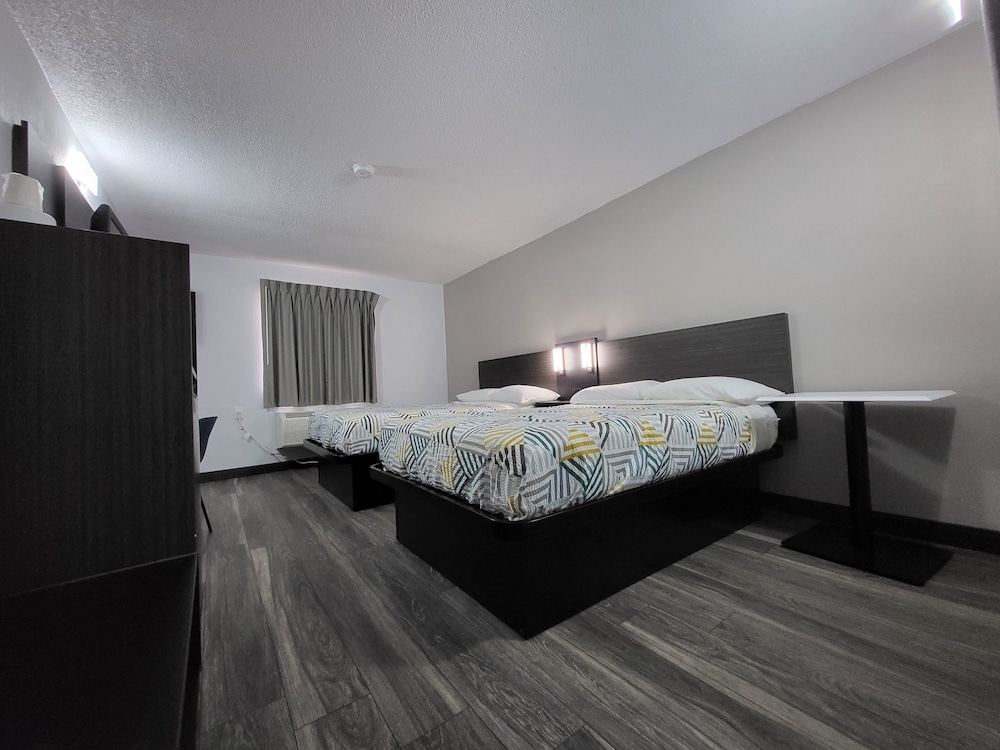 Deluxe Room, 2 Double Beds, Smoking, Refrigerator & Microwave photo 2