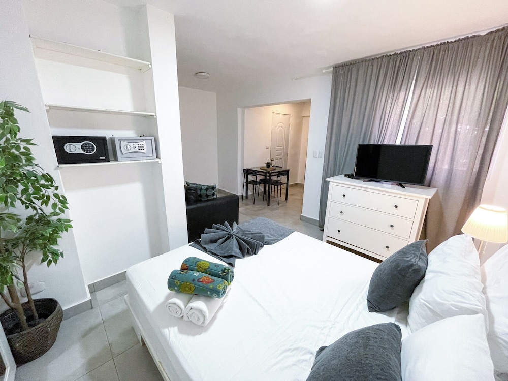 Economy Studio, Beachside