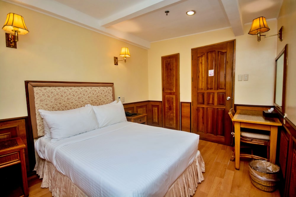 3-Bedroom Family Suite photo 2
