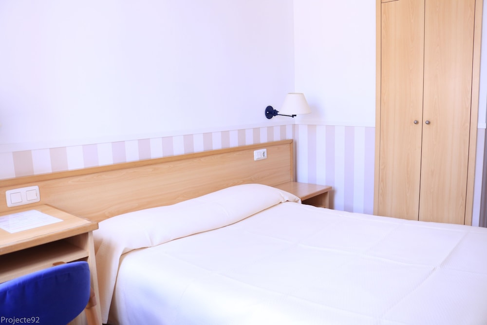 Room (Matrimonial) photo 2