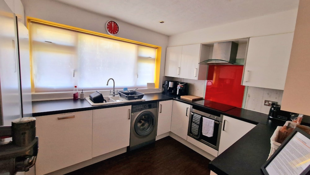 House, 3 Bedrooms, Garden View photo 2