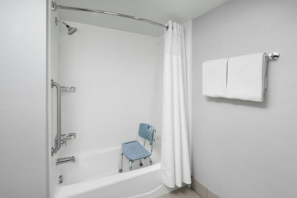 Room, 2 Queen Beds - Photo 7