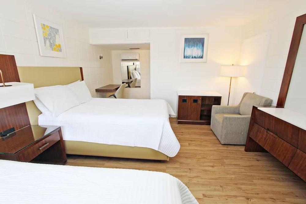 Room, 2 Double Beds - Photo 3