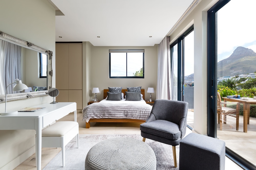 Superior Suite, Partial Ocean View