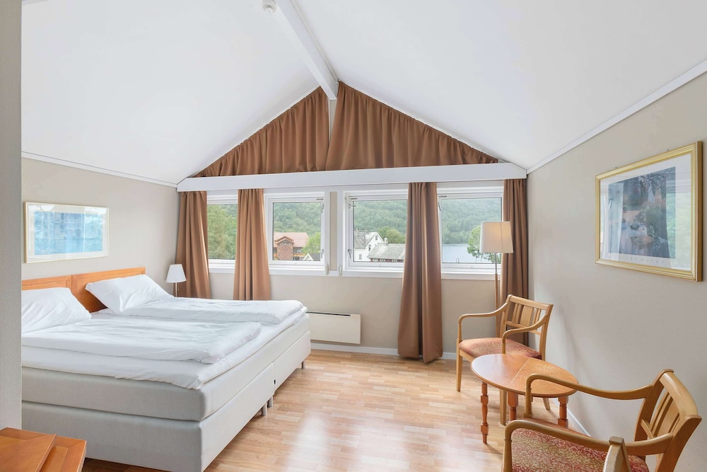 Deluxe Room, 1 Double Bed, Non Smoking - Photo 1