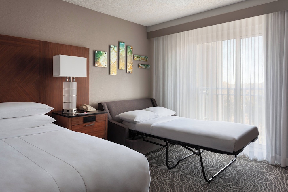 Room, 1 King Bed, Resort View - Photo 3