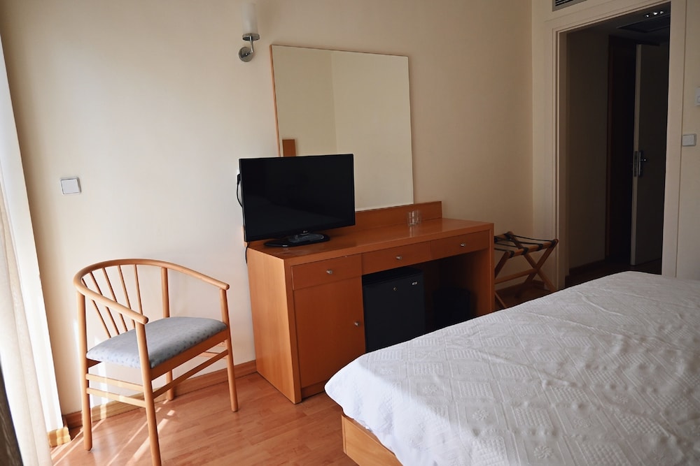Classic Twin Room (with Small Balcony) photo 2