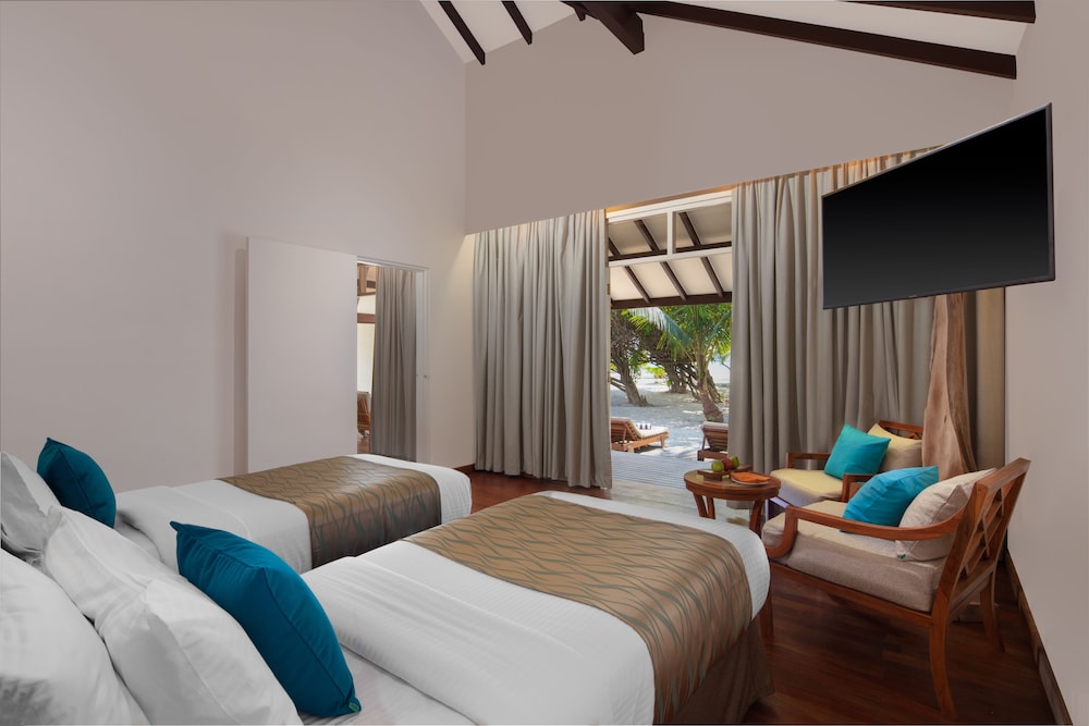 Two Bedroom Deluxe Family Beach Villa with Jacuzzi - Photo 5