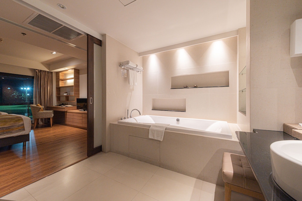 Executive Deluxe Suite - Free Suvarnabhumi Airport Transfer - Photo 13