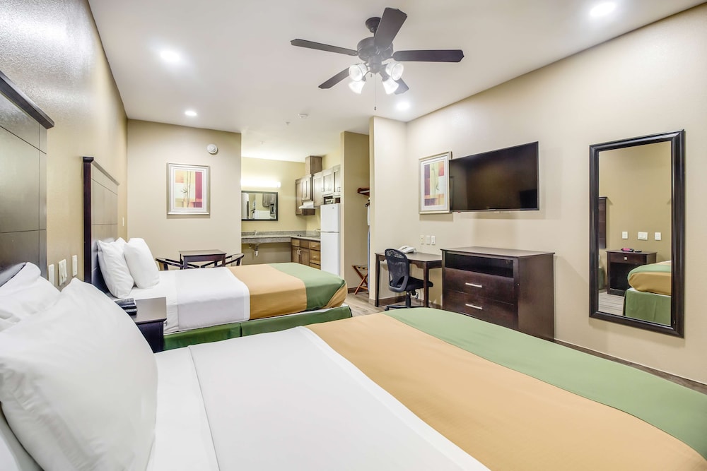 Room, 2 Queen Beds, Non Smoking, Kitchenette - Photo 4