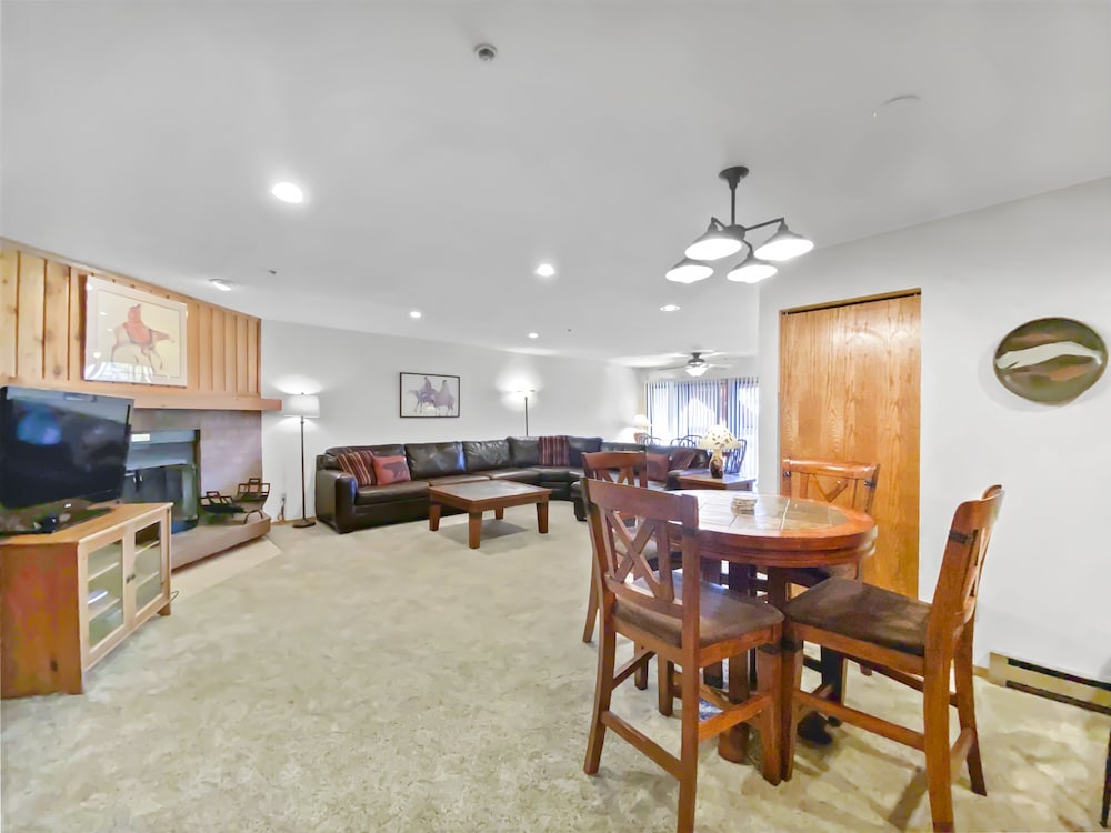 Condo, 2 Bedrooms