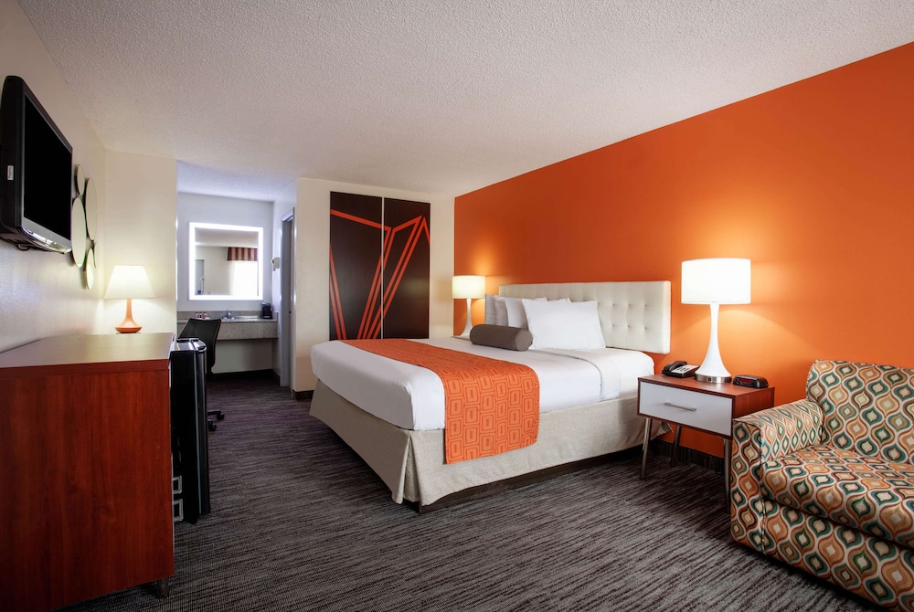 Standard Room, 1 King Bed - Photo 1