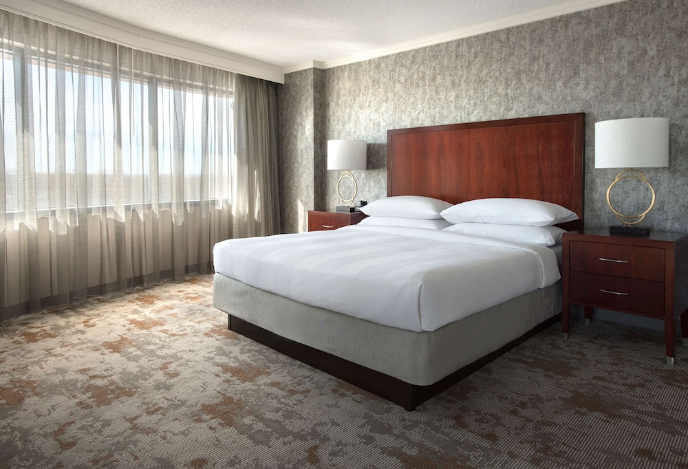 Suite, 1 King Bed, Accessible, Corner (Roll-In Shower, 2 Rooms) - Photo 1