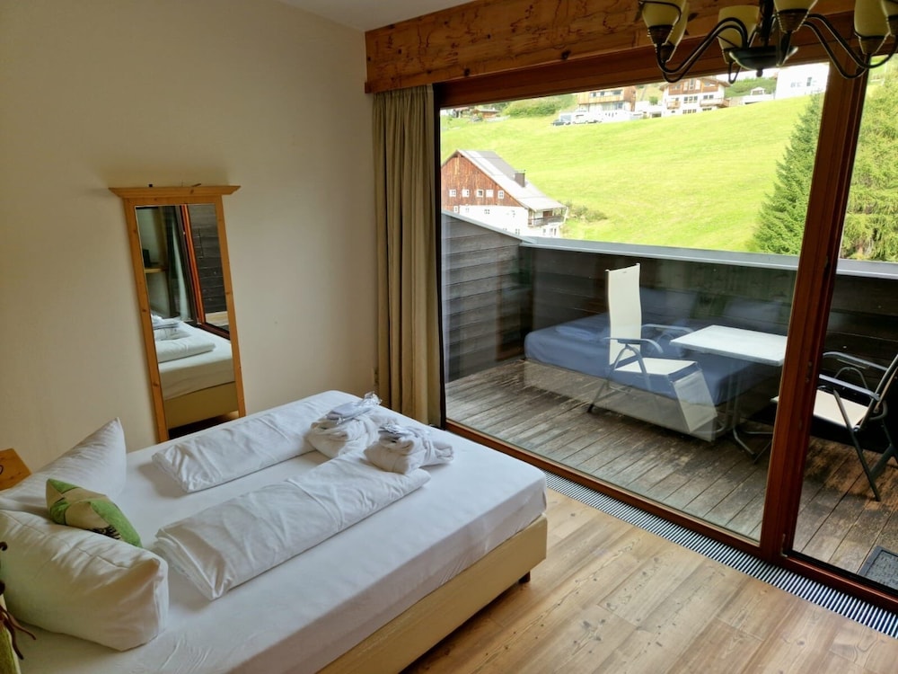 Classic Double or Twin Room, Terrace, Mountain View photo 3