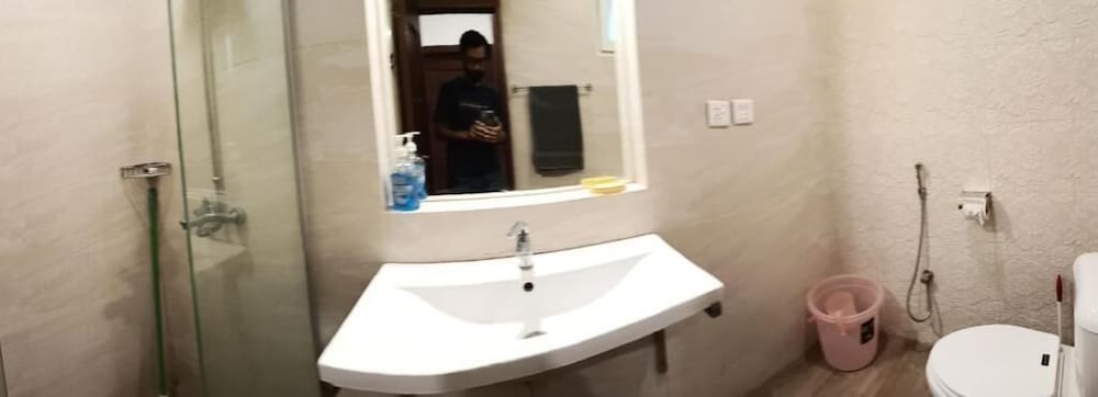 Basic Apartment photo 1